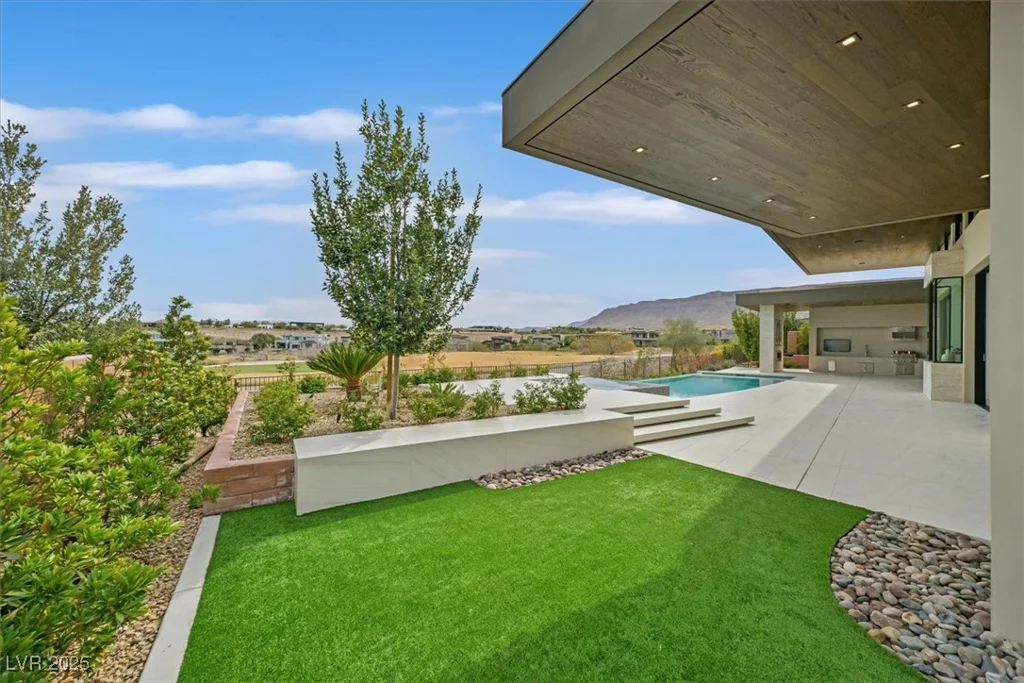 49 Crested Cloud, Las Vegas, NV 89135