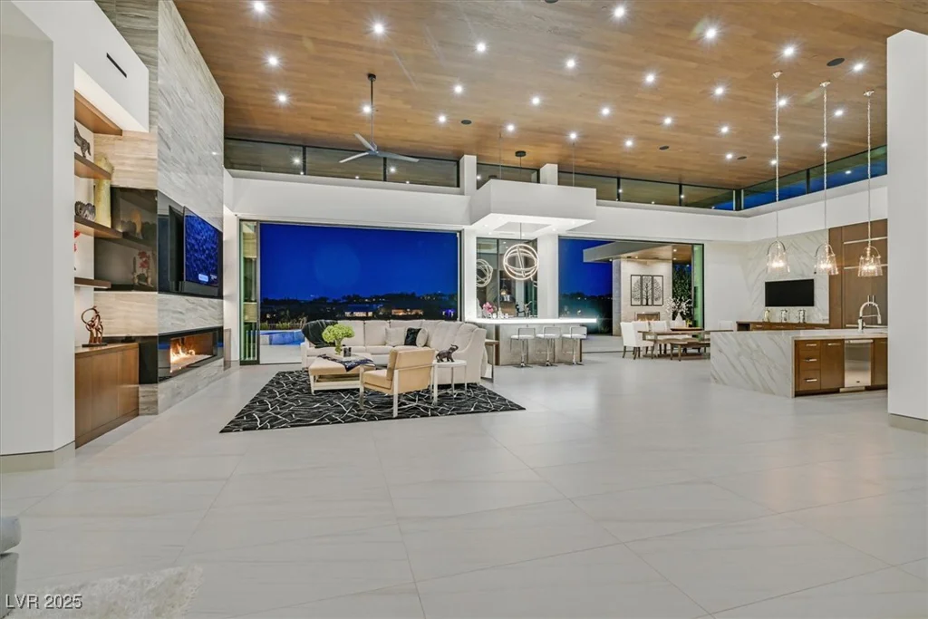 49 Crested Cloud, Las Vegas, NV 89135