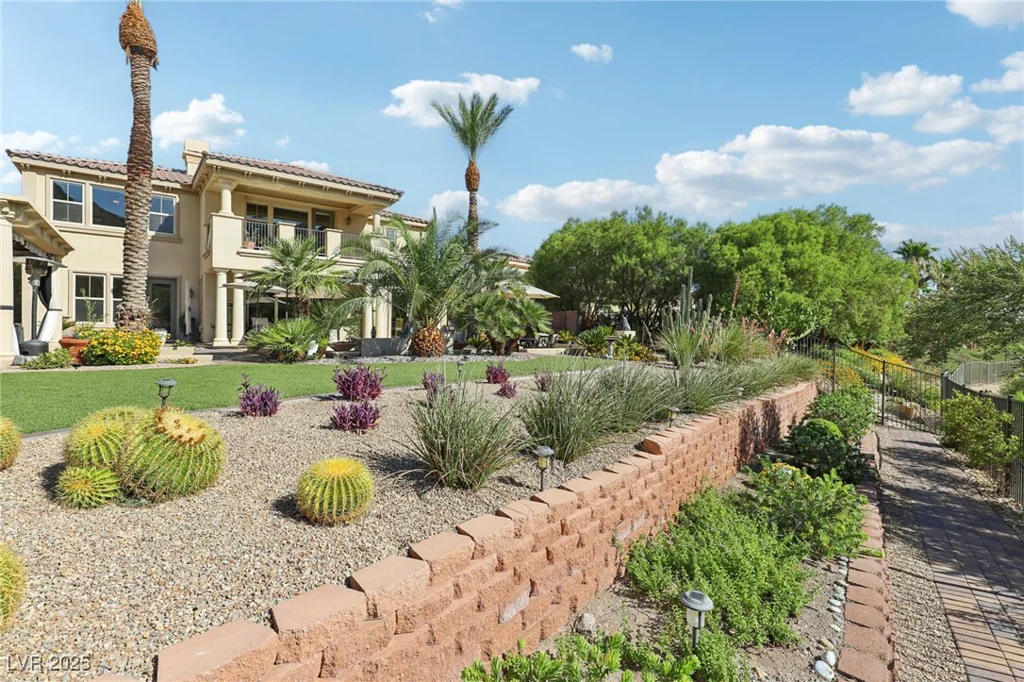 14 Benevolo, Henderson, NV 89011