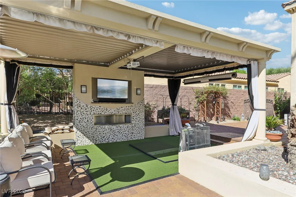 14 Benevolo, Henderson, NV 89011