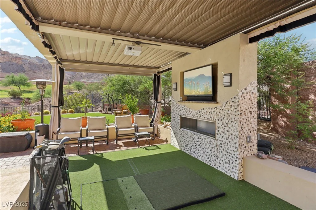14 Benevolo, Henderson, NV 89011