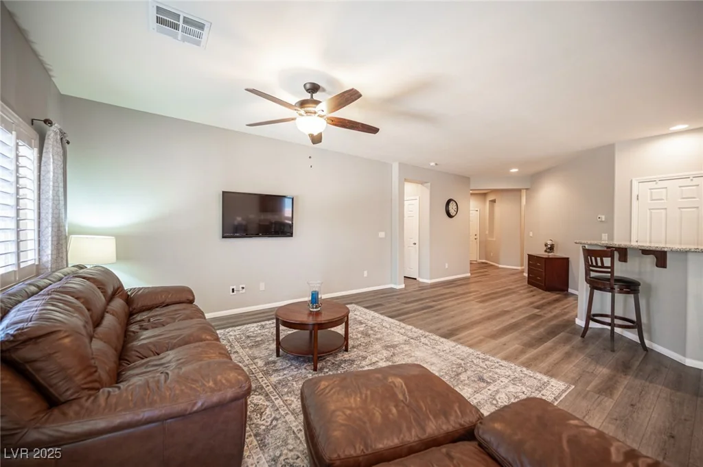 7252 Blowing Breeze, Las Vegas, NV 89179