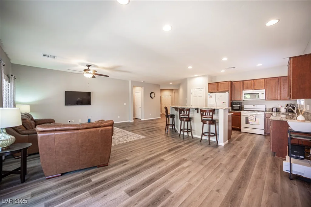 7252 Blowing Breeze, Las Vegas, NV 89179