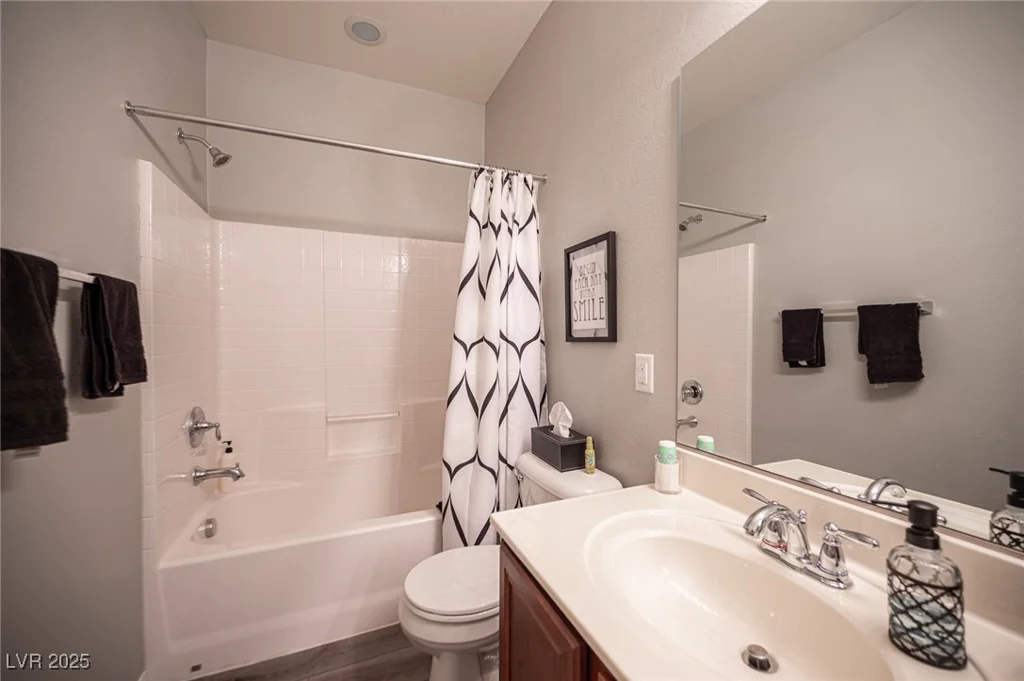 7252 Blowing Breeze, Las Vegas, NV 89179
