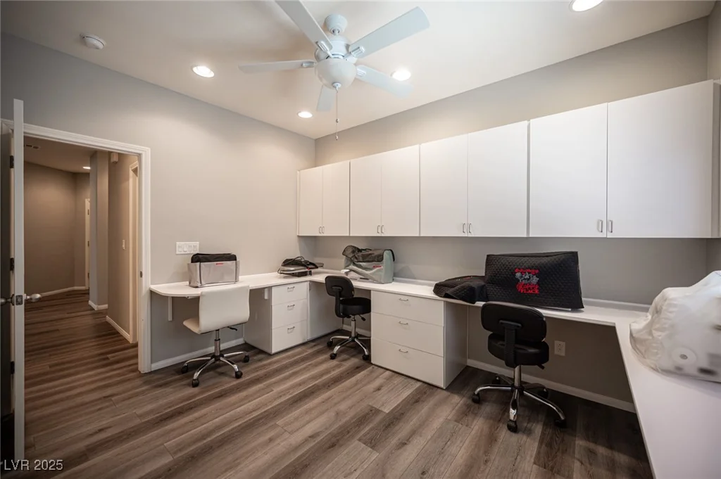 7252 Blowing Breeze, Las Vegas, NV 89179