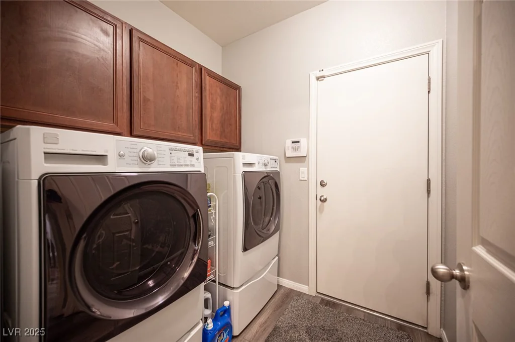 7252 Blowing Breeze, Las Vegas, NV 89179