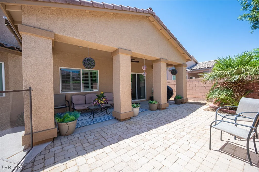 7252 Blowing Breeze, Las Vegas, NV 89179