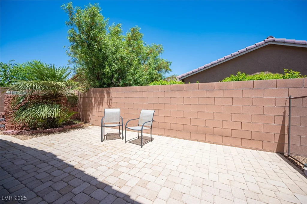 7252 Blowing Breeze, Las Vegas, NV 89179