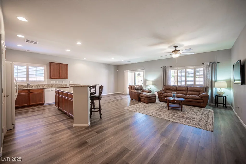 7252 Blowing Breeze, Las Vegas, NV 89179