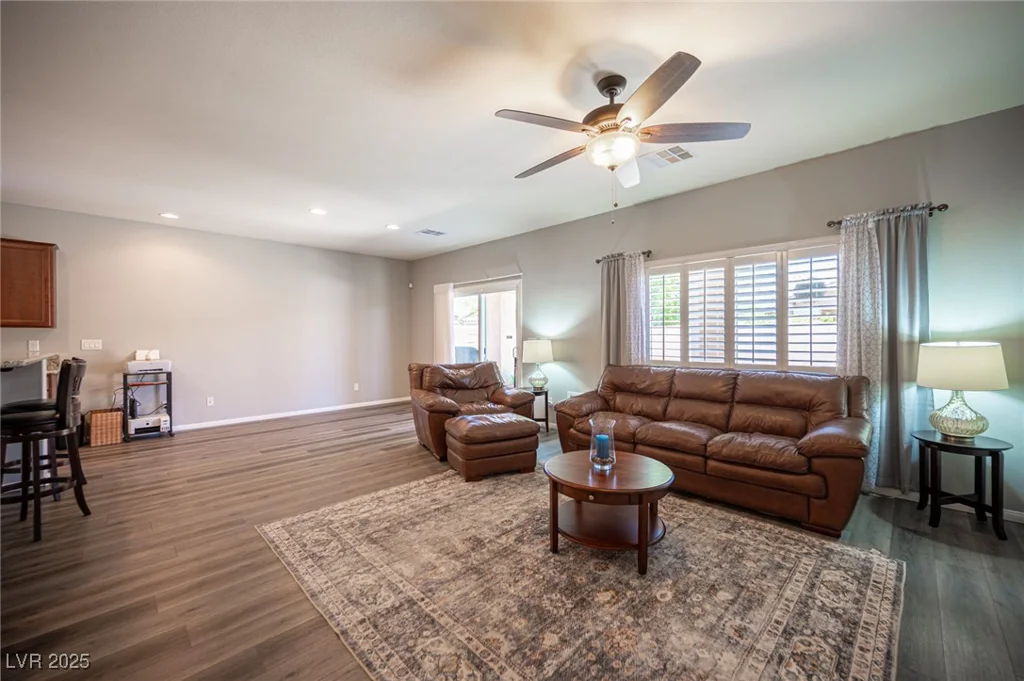 7252 Blowing Breeze, Las Vegas, NV 89179