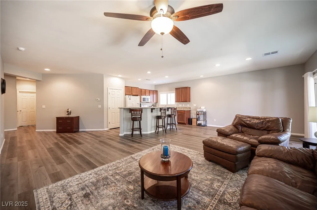 7252 Blowing Breeze, Las Vegas, NV 89179
