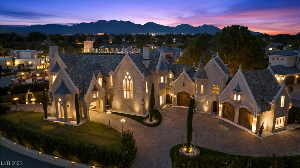 2928 Coast Line, Las Vegas, NV 89117