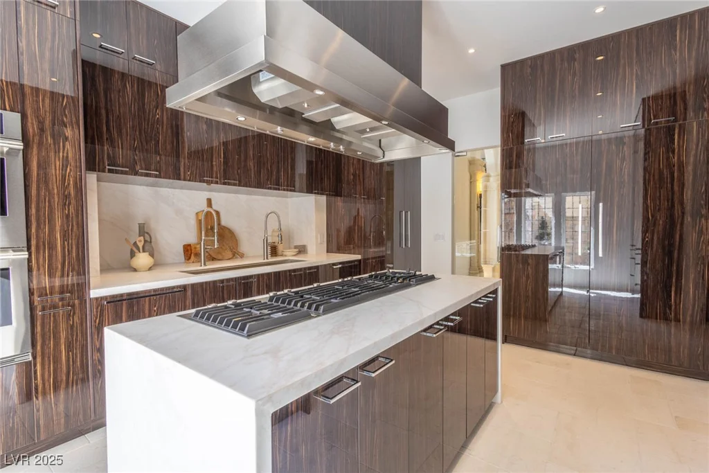 2928 Coast Line, Las Vegas, NV 89117