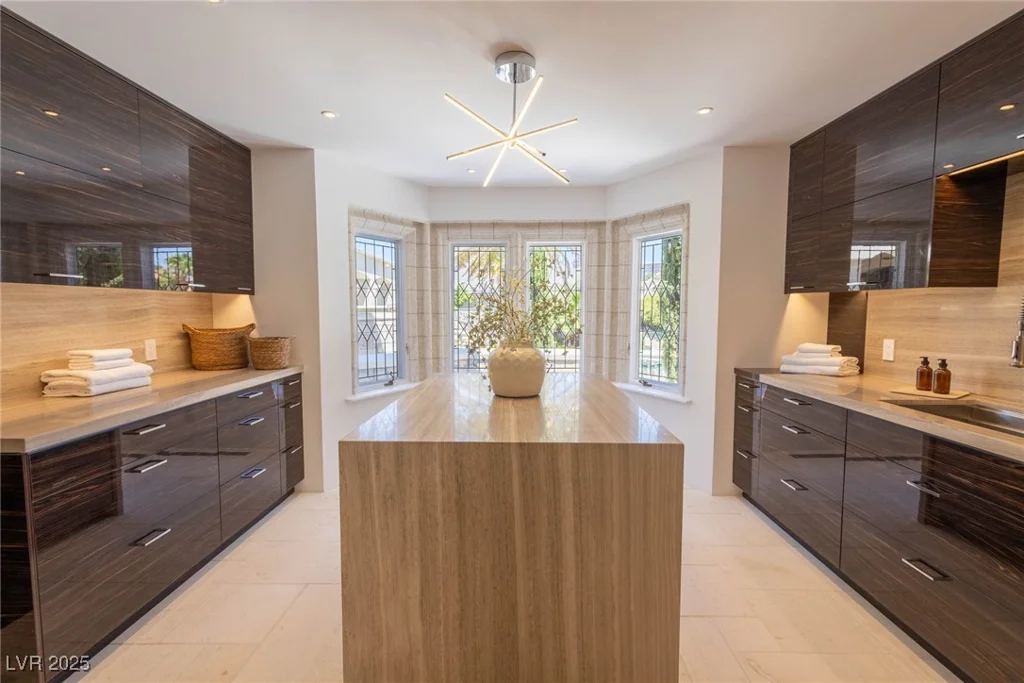 2928 Coast Line, Las Vegas, NV 89117