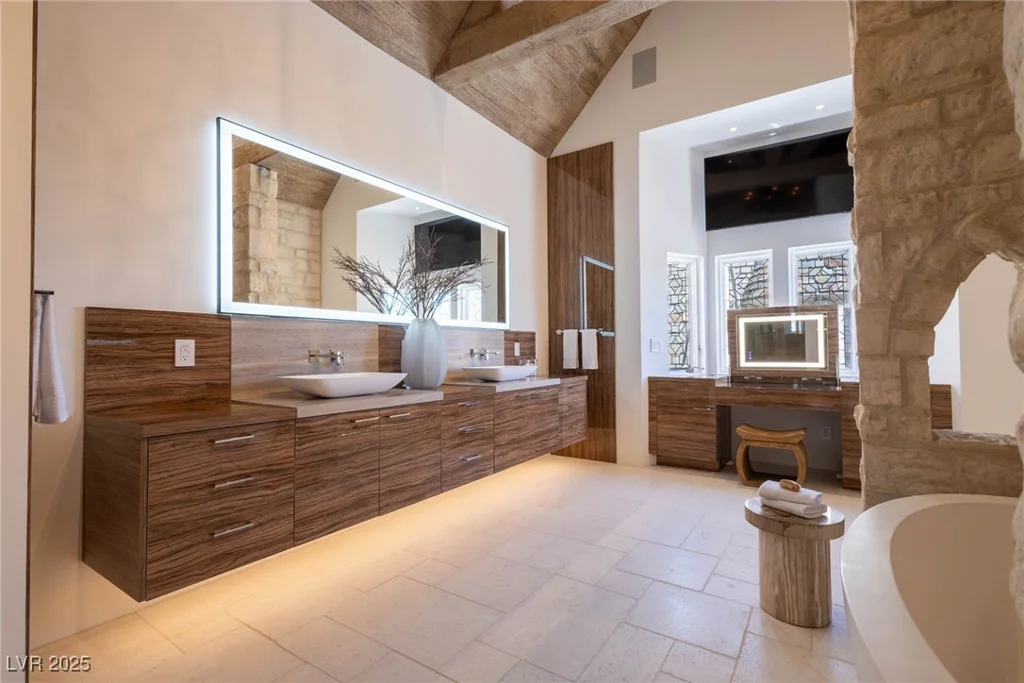 2928 Coast Line, Las Vegas, NV 89117