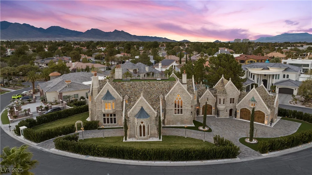 2928 Coast Line, Las Vegas, NV 89117