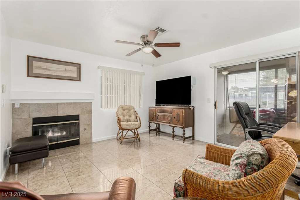 2725 Nellis, Las Vegas, NV 89121