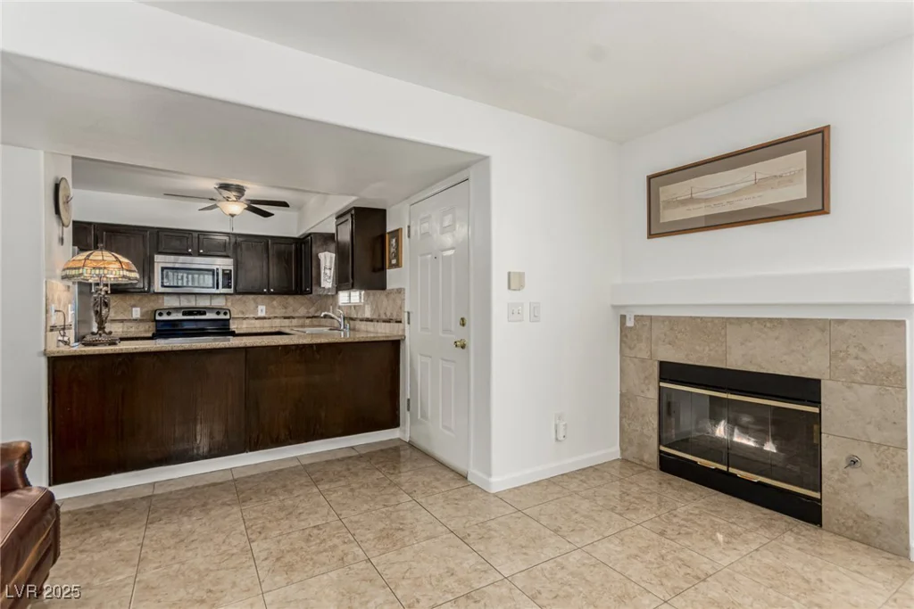 2725 Nellis, Las Vegas, NV 89121