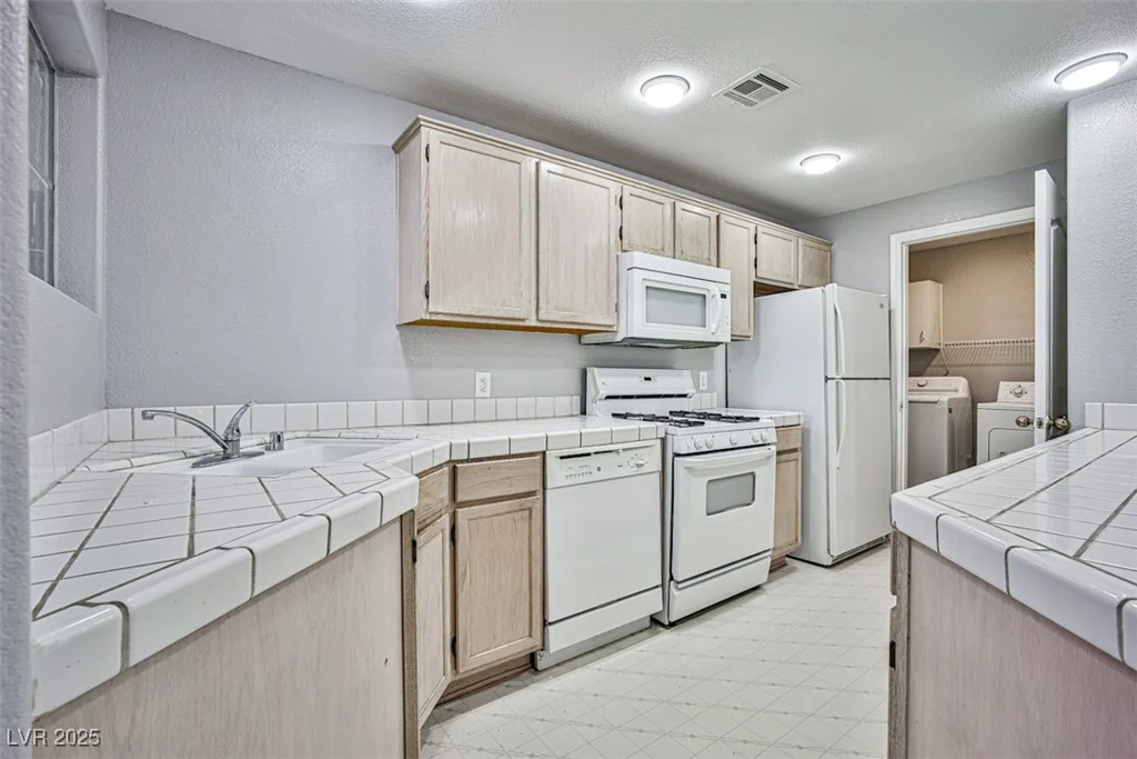 7400 Flamingo, Las Vegas, NV 89147