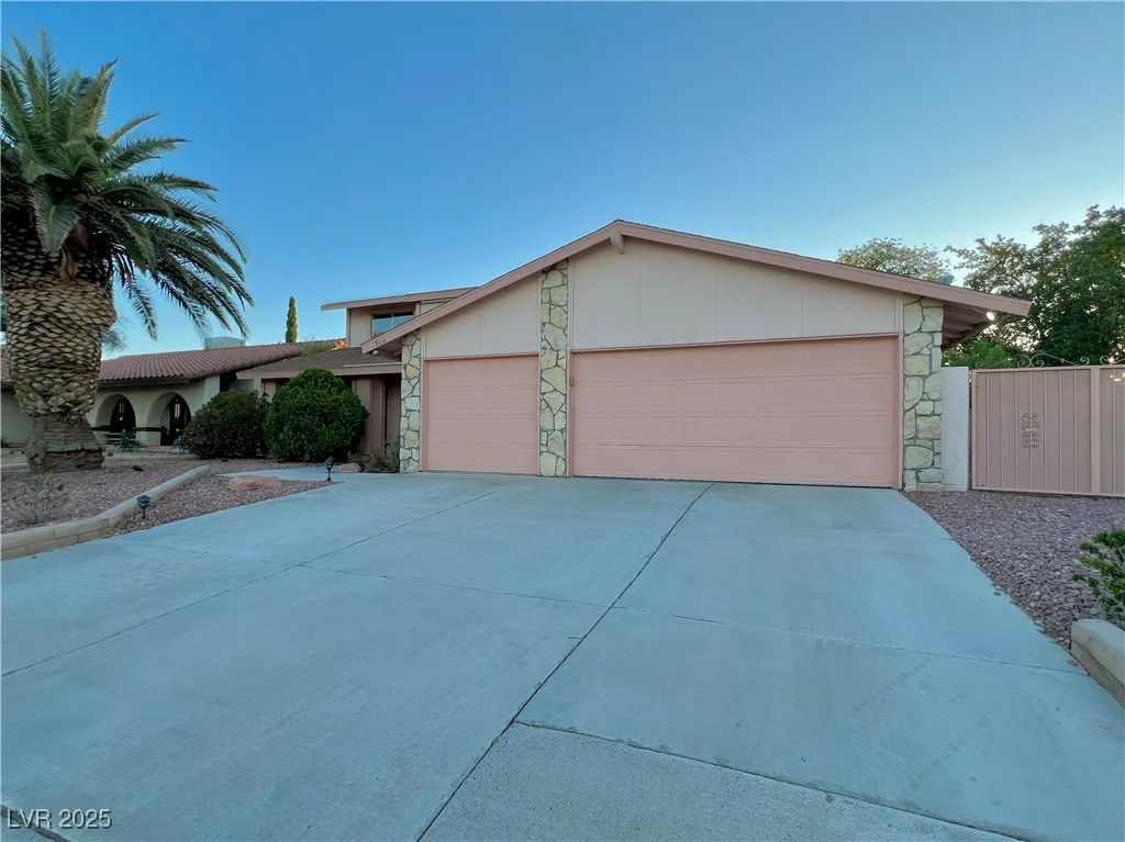 304 Broxton, Las Vegas, NV 89107