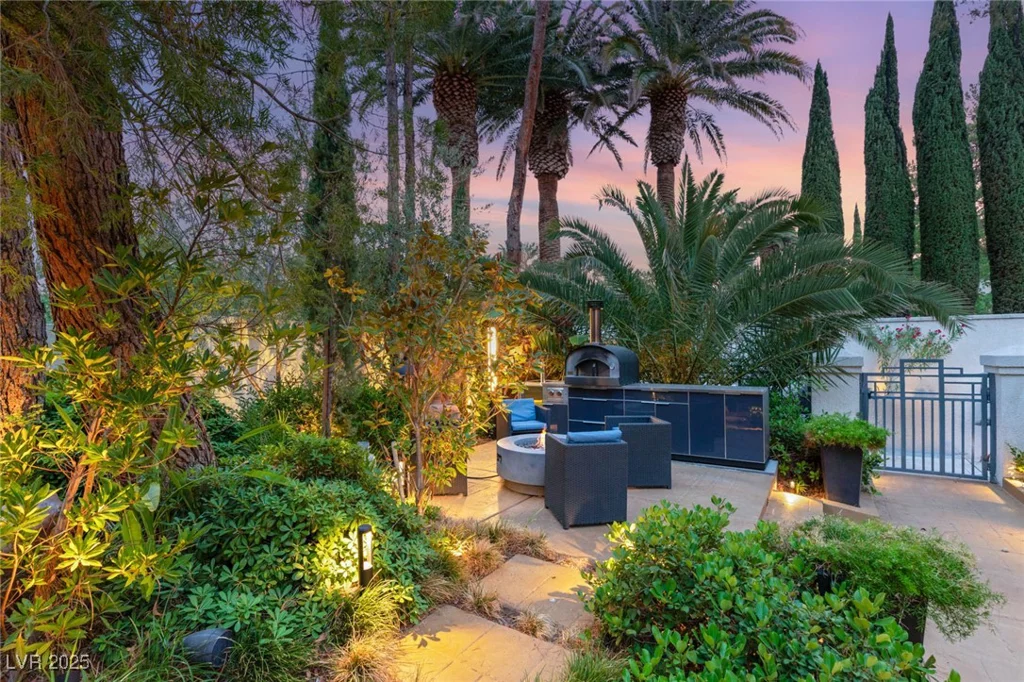 8109 Moonstone, Las Vegas, NV 89128