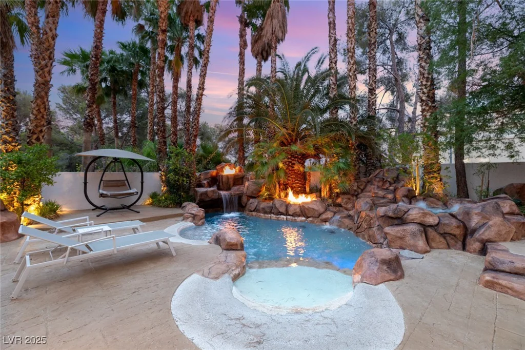 8109 Moonstone, Las Vegas, NV 89128