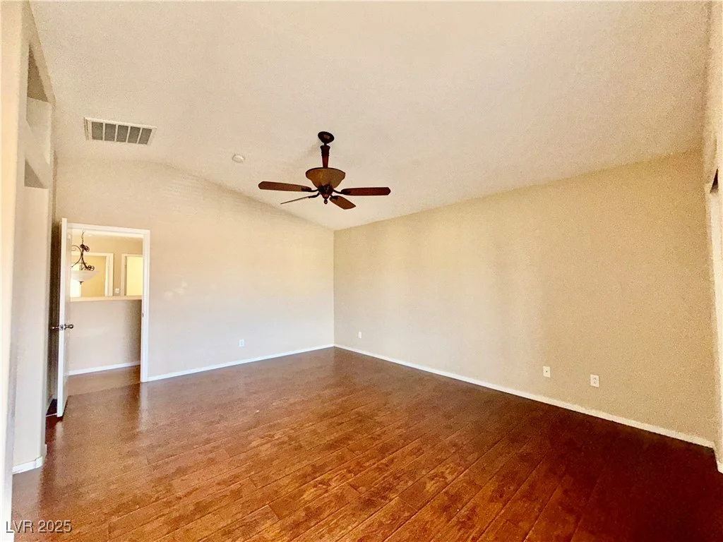 5517 Overlook Valley, North Las Vegas, NV 89081