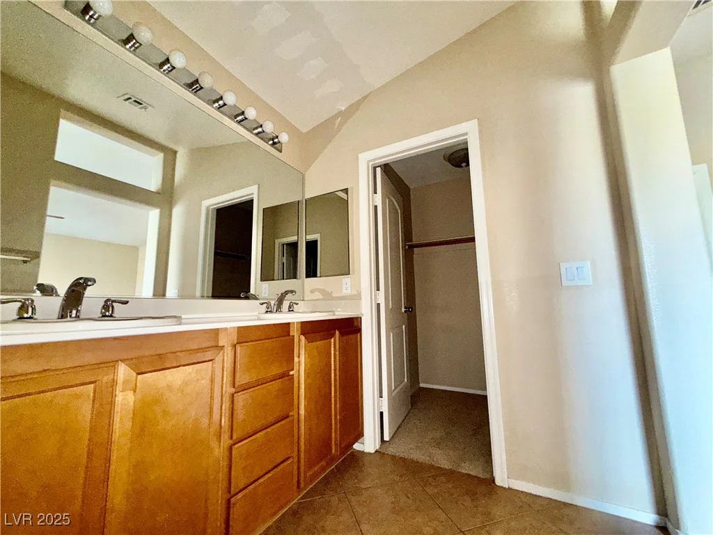 5517 Overlook Valley, North Las Vegas, NV 89081