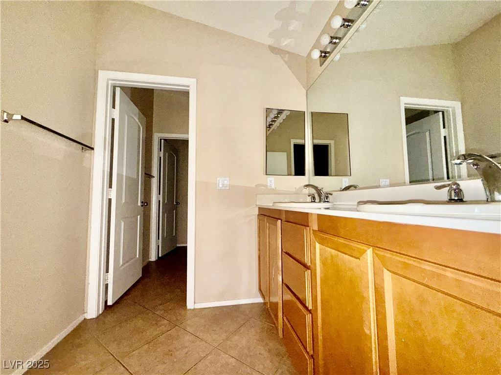 5517 Overlook Valley, North Las Vegas, NV 89081