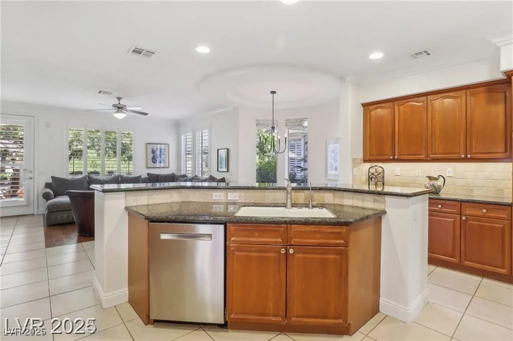 613 Pinnacle Heights, Las Vegas, NV 89144