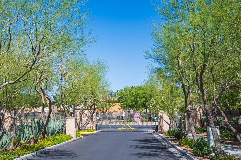 8368 Creek Canyon, Las Vegas, NV 89113