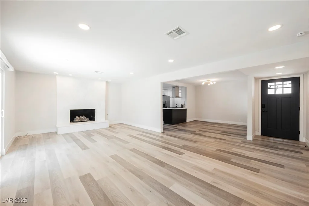 1712 Oakey, Las Vegas, NV 89104