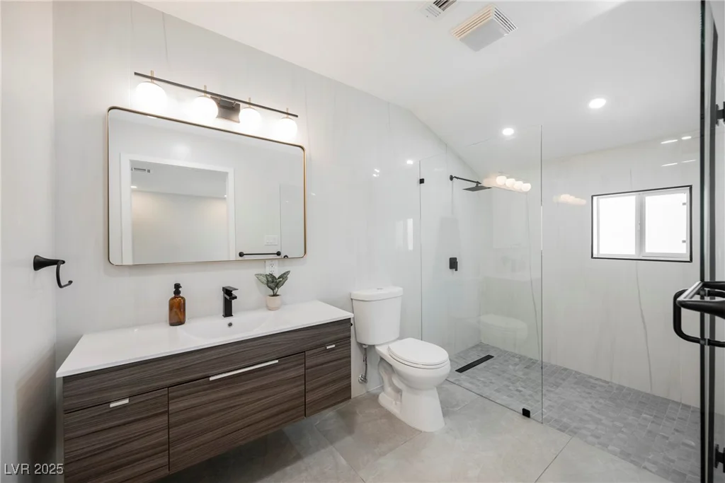 1712 Oakey, Las Vegas, NV 89104