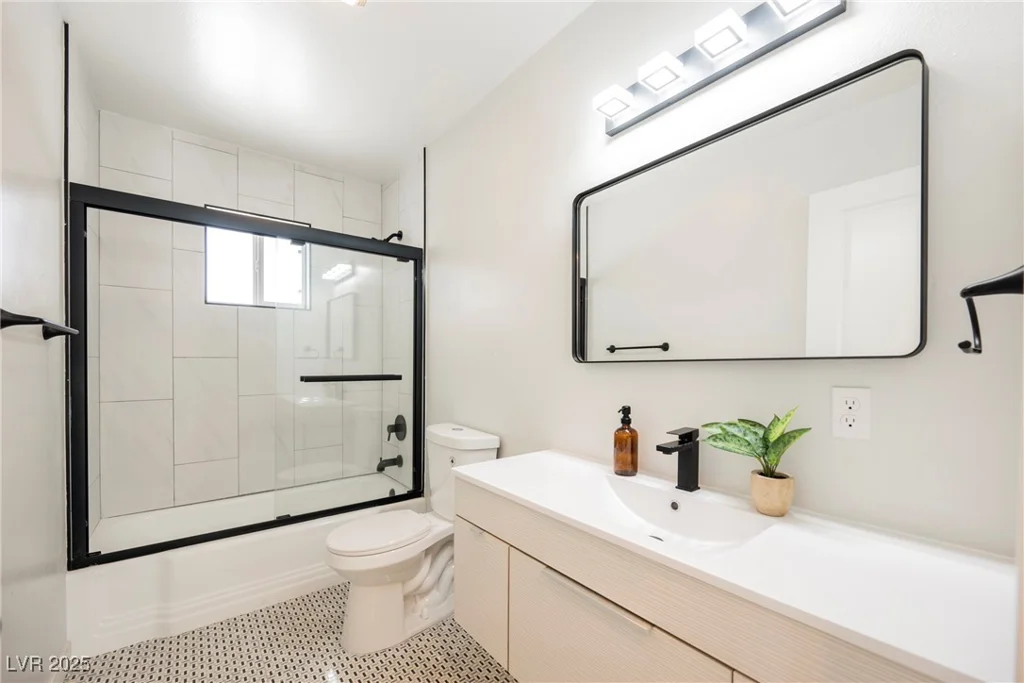 1712 Oakey, Las Vegas, NV 89104