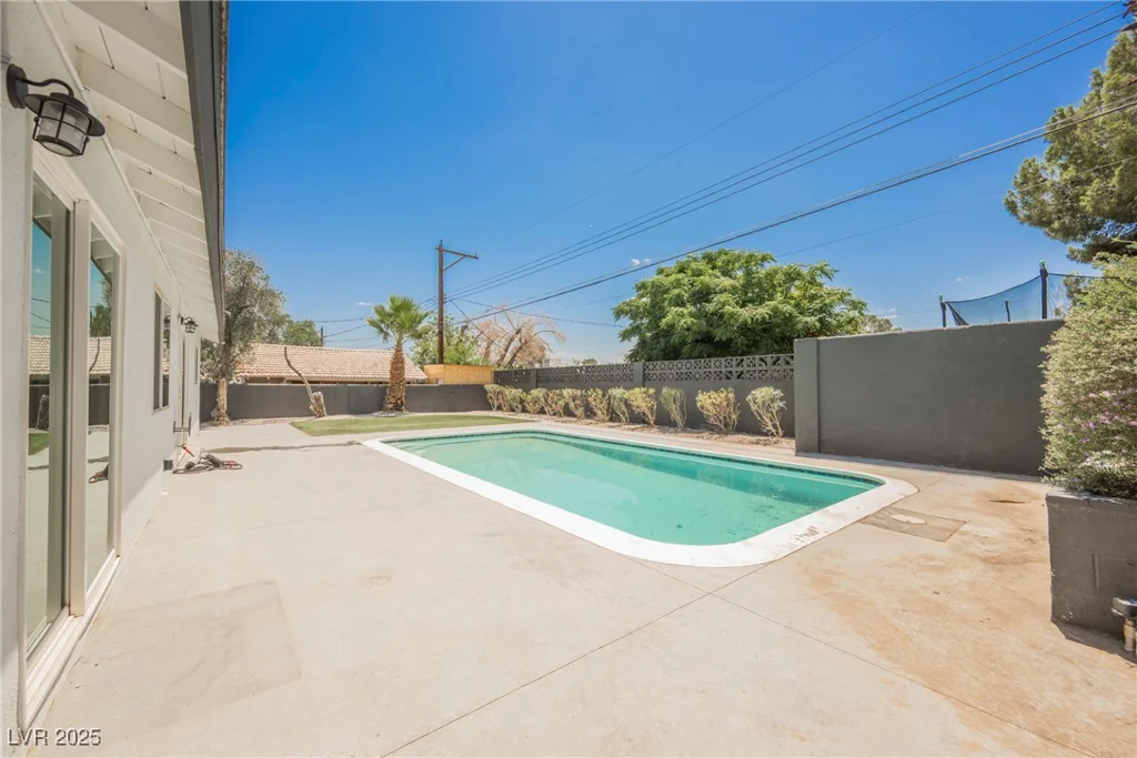 1712 Oakey, Las Vegas, NV 89104