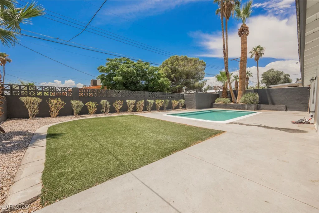 1712 Oakey, Las Vegas, NV 89104