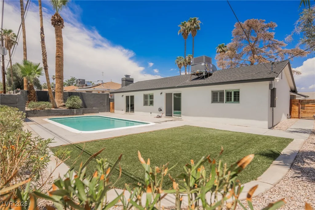 1712 Oakey, Las Vegas, NV 89104