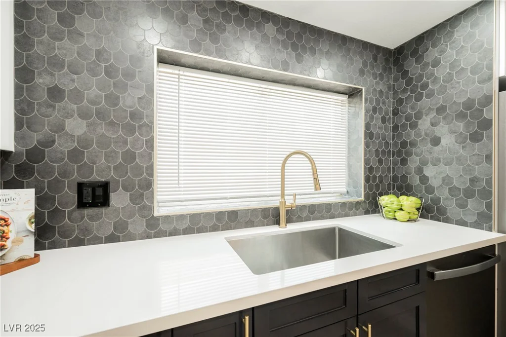 1712 Oakey, Las Vegas, NV 89104