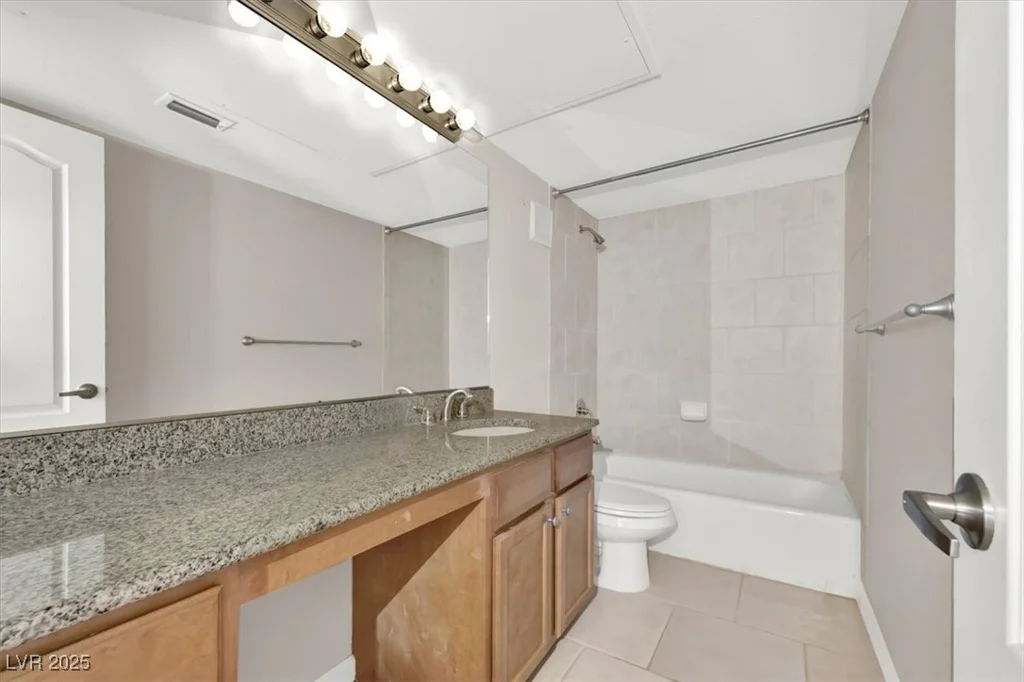 698 Oakmont, Las Vegas, NV 89109
