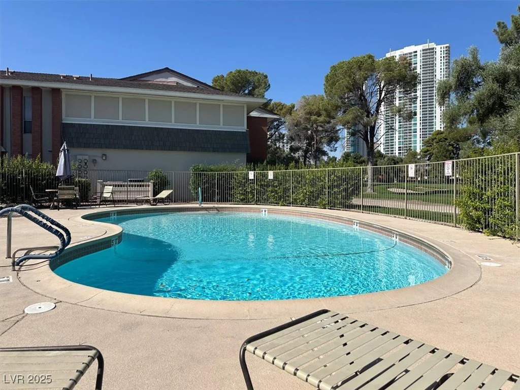 698 Oakmont, Las Vegas, NV 89109