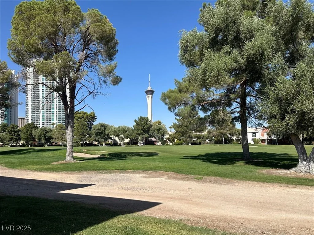 698 Oakmont, Las Vegas, NV 89109