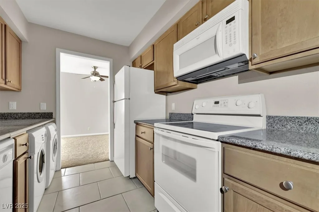 698 Oakmont, Las Vegas, NV 89109