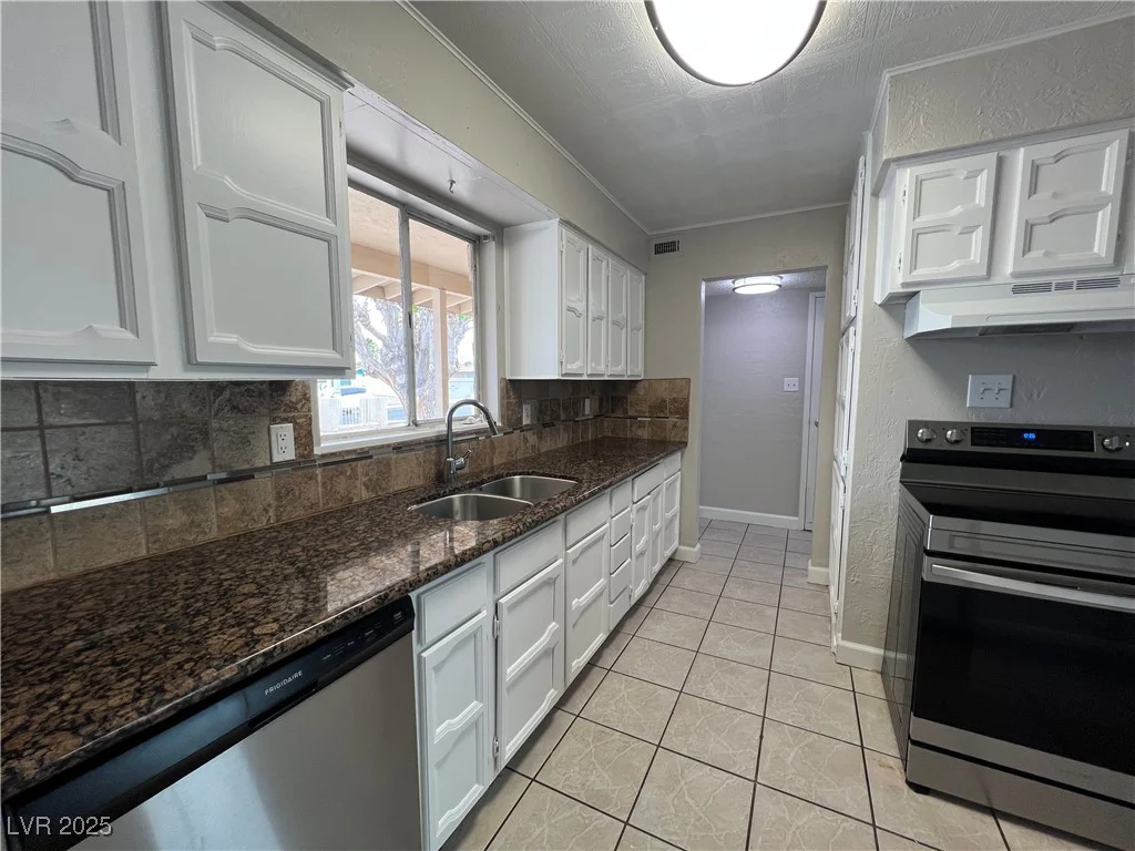 1338 Smoke Tree, Las Vegas, NV 89108
