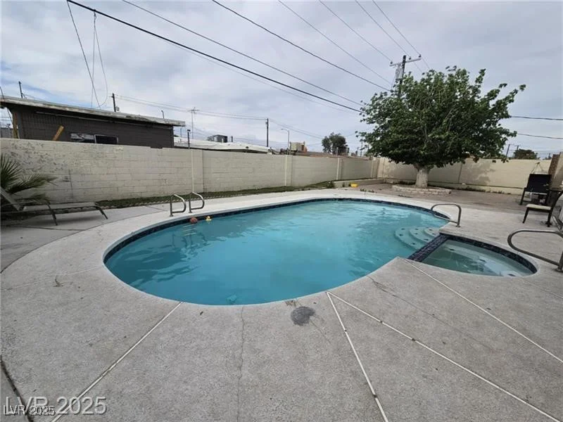 1338 Smoke Tree, Las Vegas, NV 89108