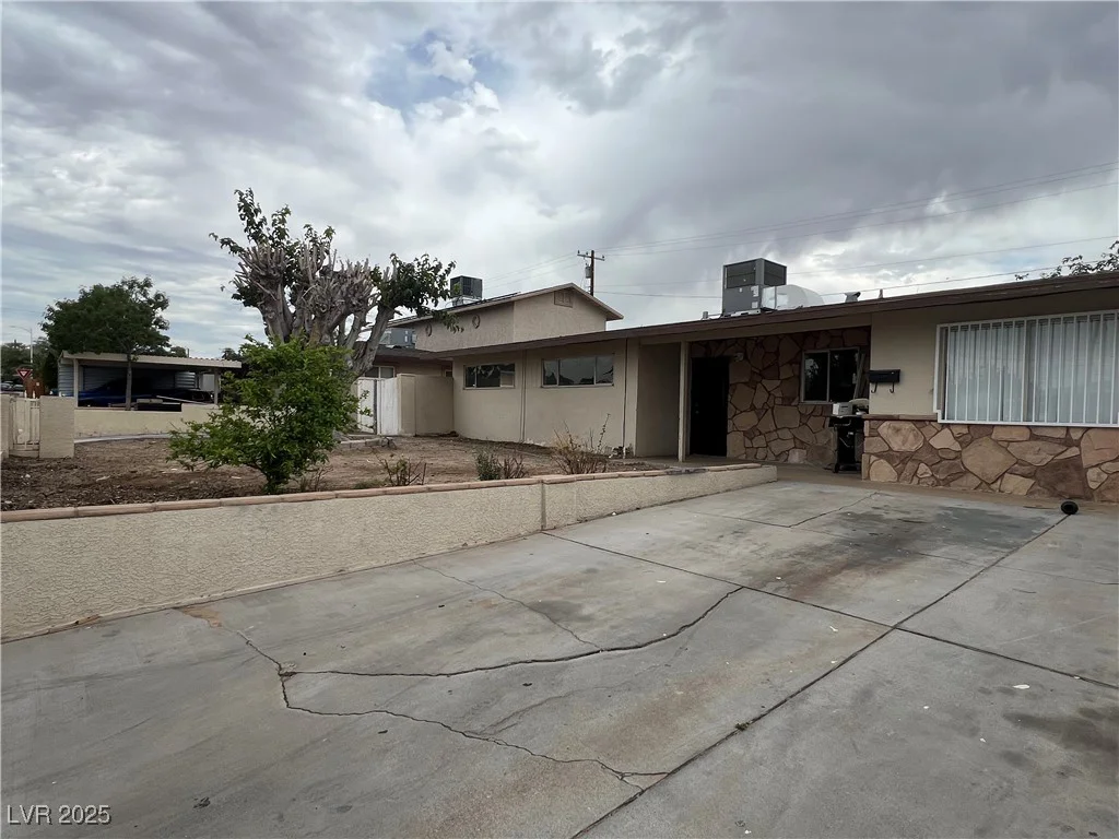 1338 Smoke Tree, Las Vegas, NV 89108