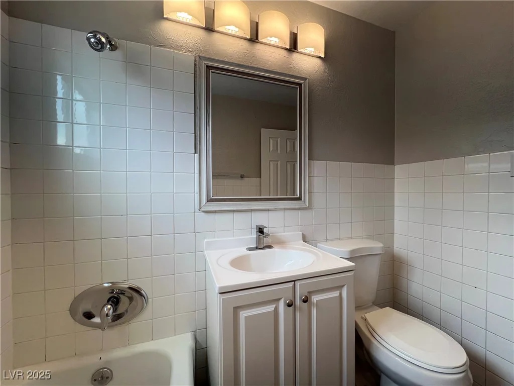 1338 Smoke Tree, Las Vegas, NV 89108