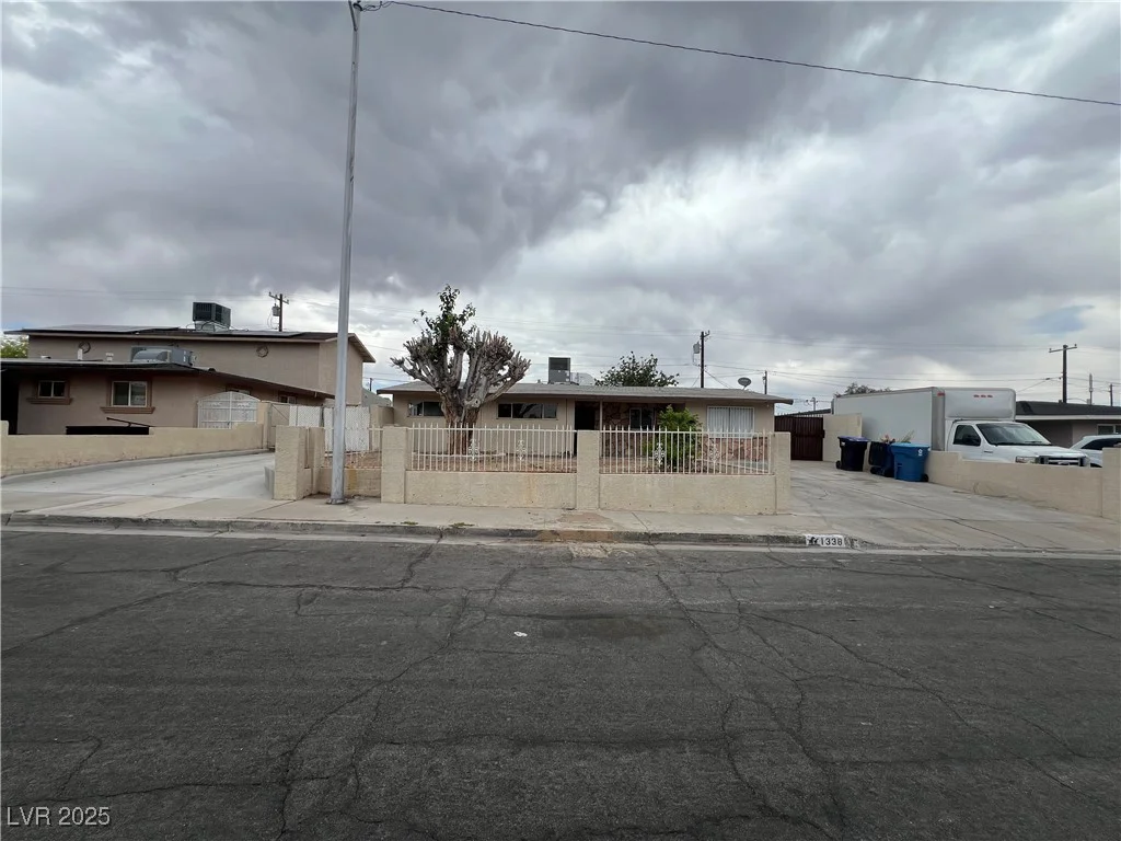 1338 Smoke Tree, Las Vegas, NV 89108