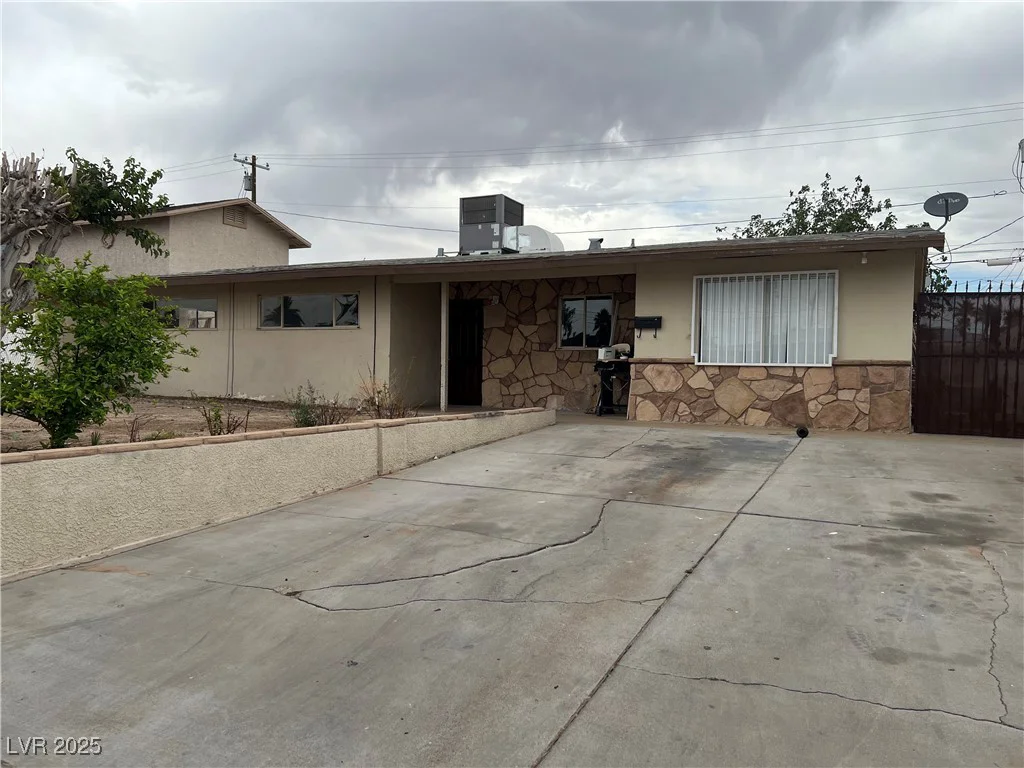 1338 Smoke Tree, Las Vegas, NV 89108