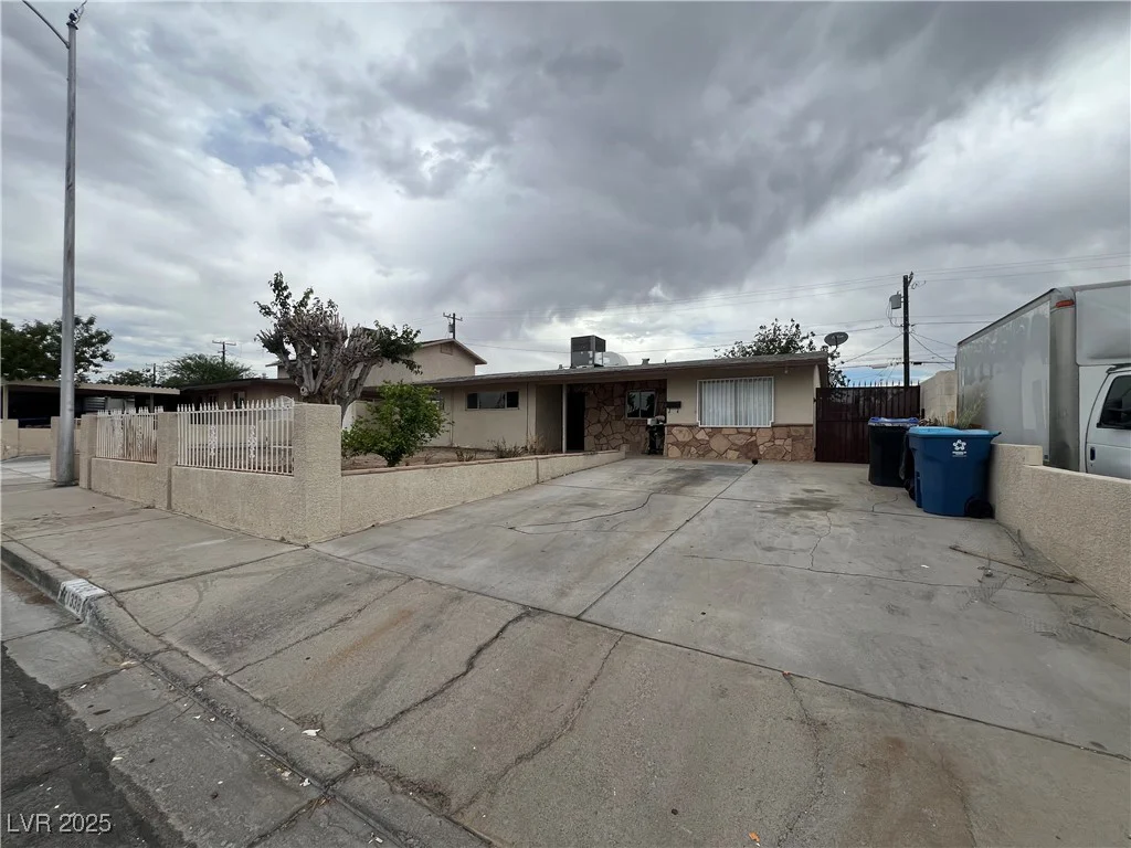 1338 Smoke Tree, Las Vegas, NV 89108