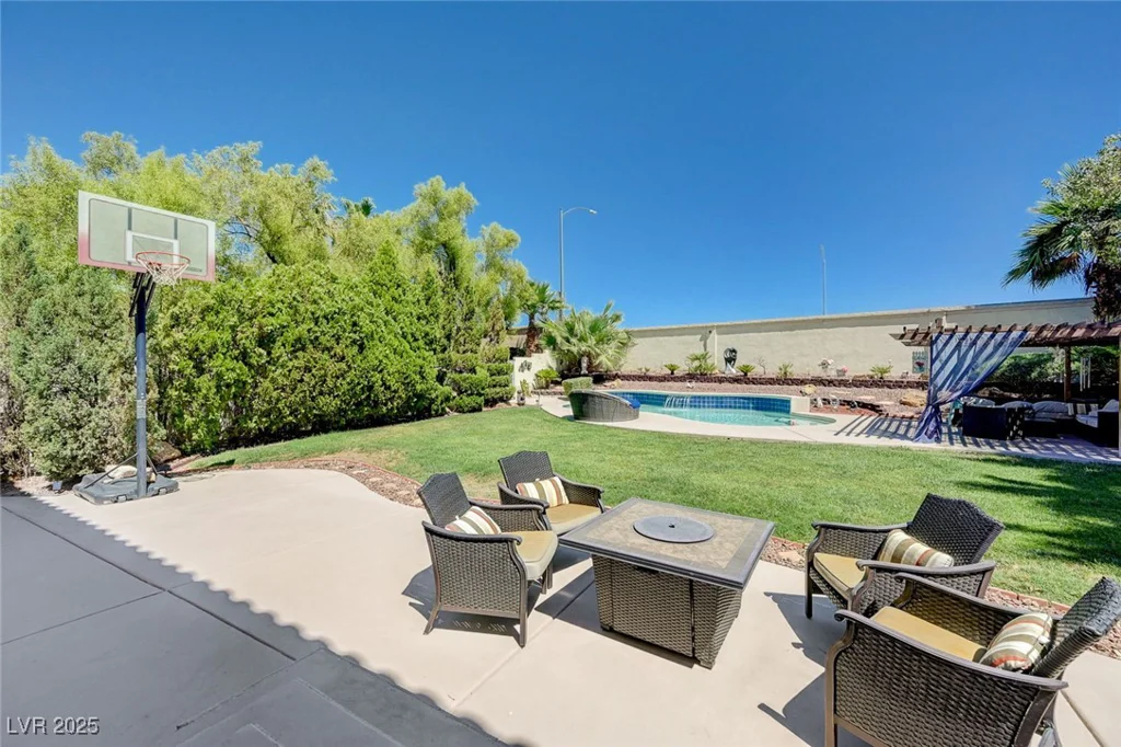 8960 Lansberry, Las Vegas, NV 89147